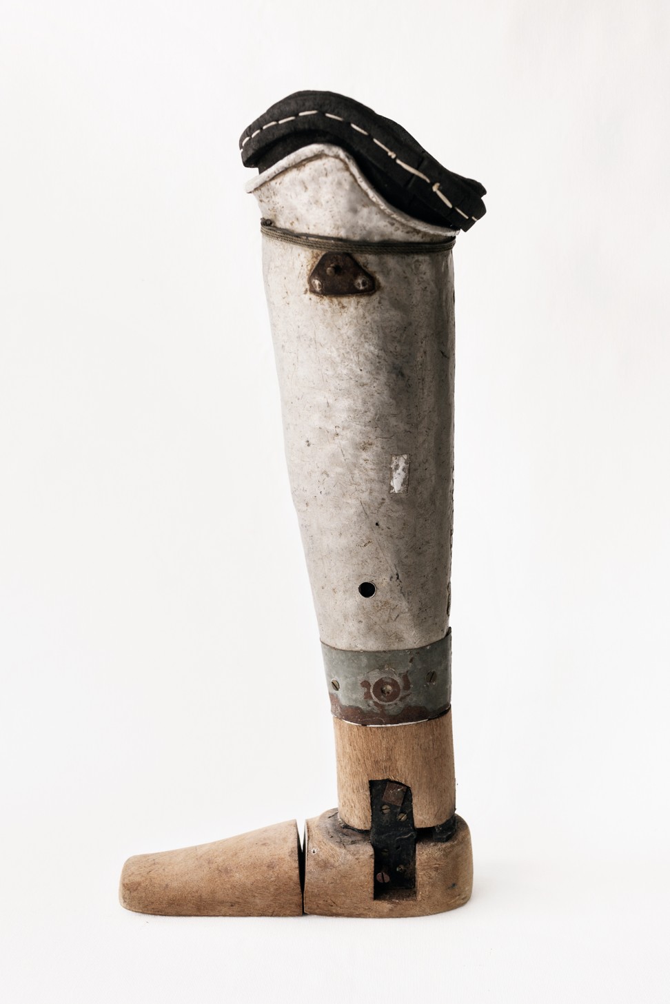 A DIY prosthetic leg the Malayan communists used during the guerilla war. The jungle that borders Malaysia and southern Thailand was littered with land mines. The leg is in a museum at Peace Village, Banlang, Thailand. Photo: courtesy of the artist and Hanart TZ Gallery