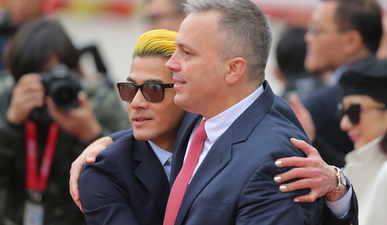 Aaron Kwok embraces trainer Caspar Fownes after the win of Dancing Fighter.