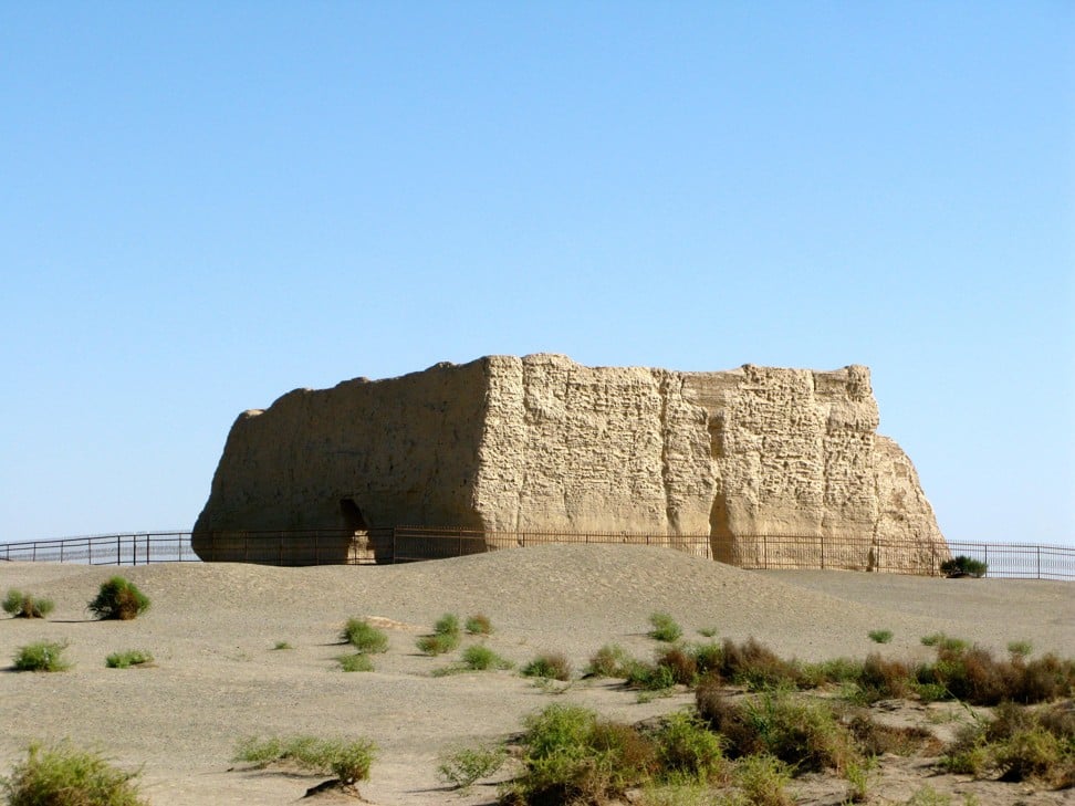 A watchtower made of rammed earth at Dunhuang, a desert outpost at the crossroads of two major Silk Road routes in China’s northwestern Gansu province. Photo: Alamy