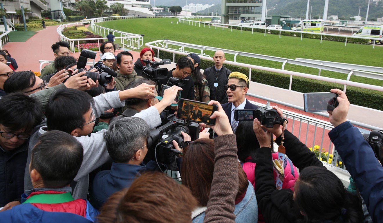 Aaron Kwok is mobbed by the press after the win of Dancing Fighter.