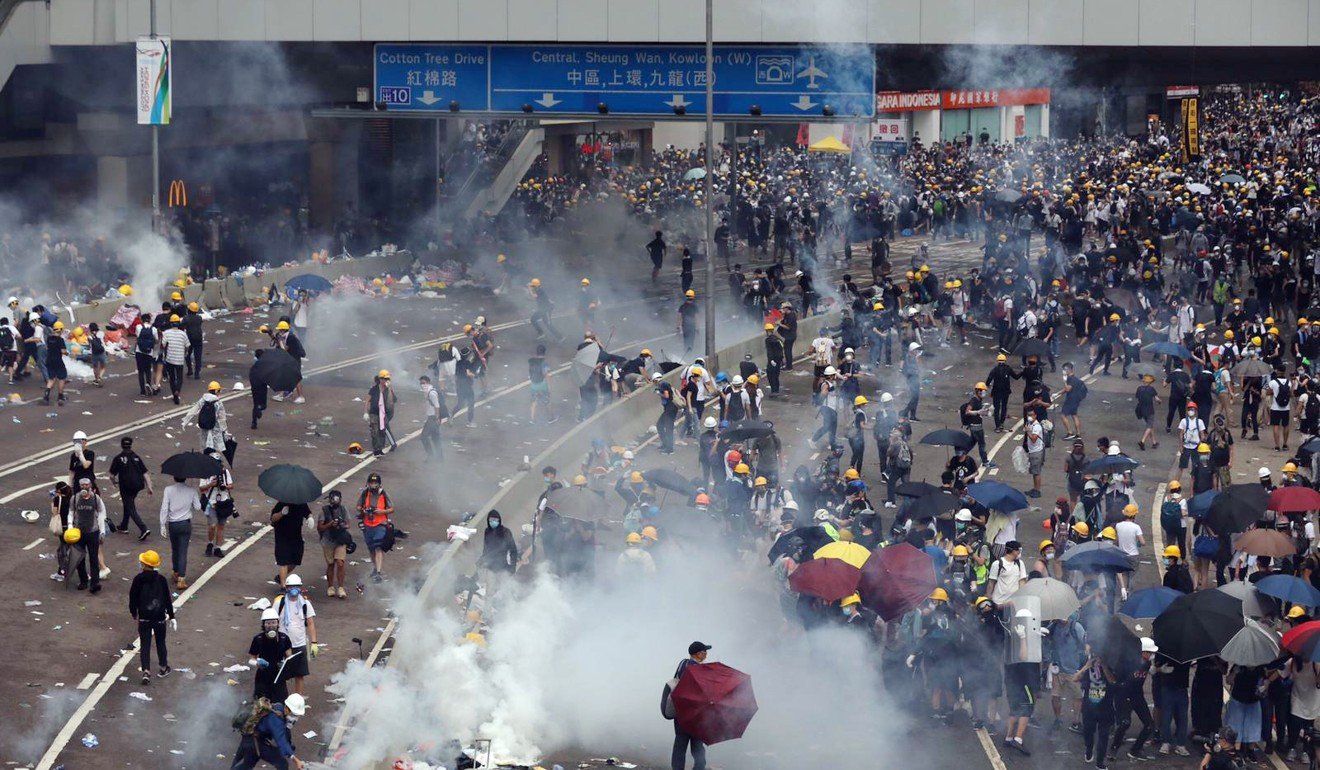 Flipboard: Hong Kong puts 5,000 riot police on standby ahead of flag ...