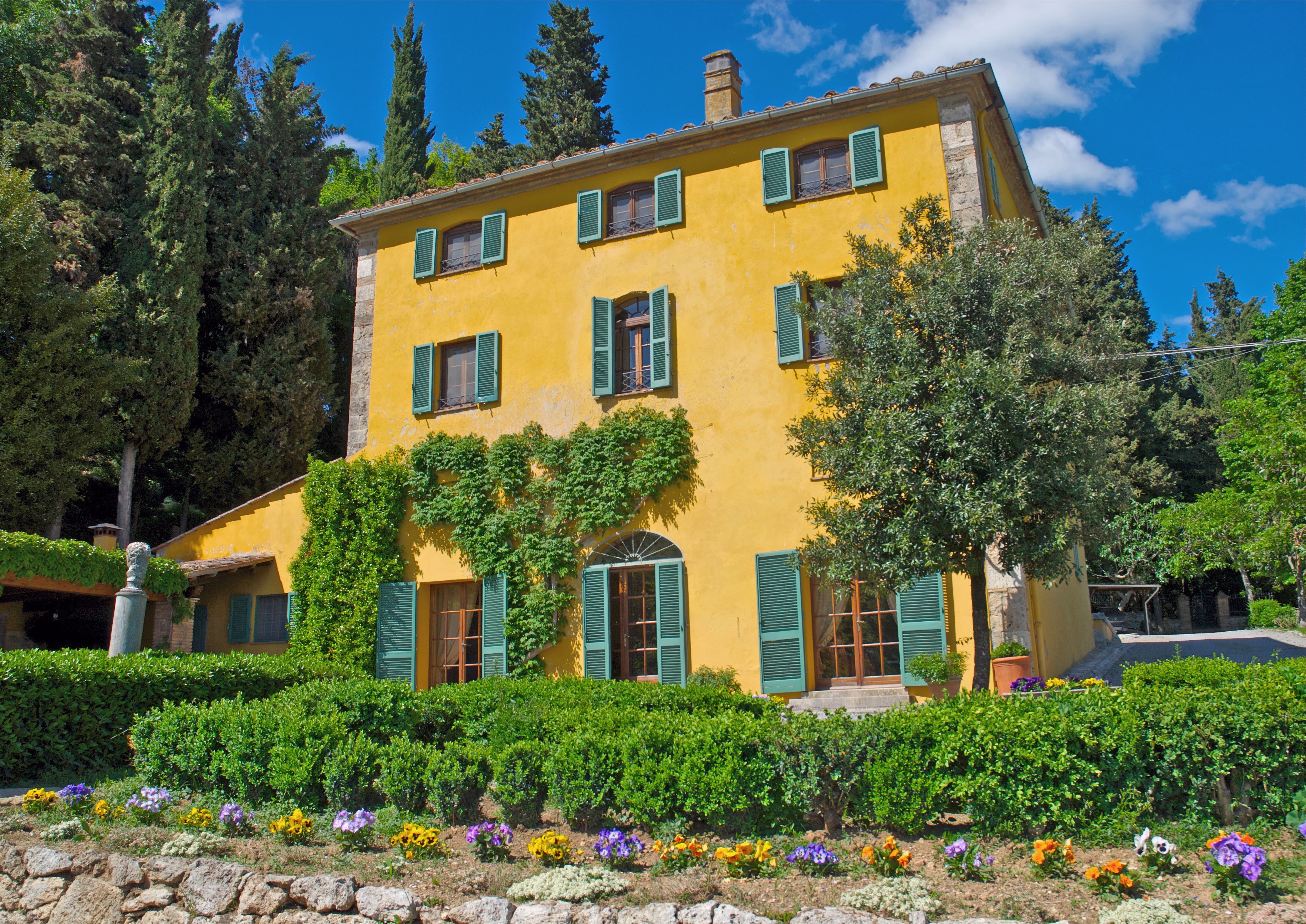 Vallone di Sotto, a Tuscan villa listed for 1.5 million euros (US$1.71 million), on an 86.79 acre estate to be sold by Concierge Auctions via bidding starting July 25. Photo: Handout