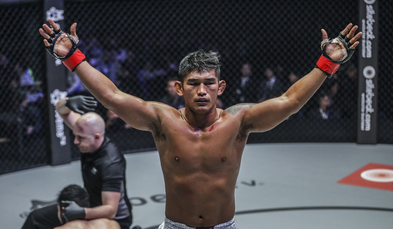 Aung La Nsang celebrates his win against Ken Hasegawa.