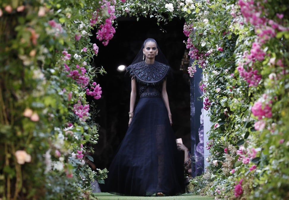 black and purple floral christian dior dress Christian Dior by John Galliano Spring/Summer 1998 'In a Boudoir Mood' Purple  floral damask gown with lace trims #dior #johngalliano