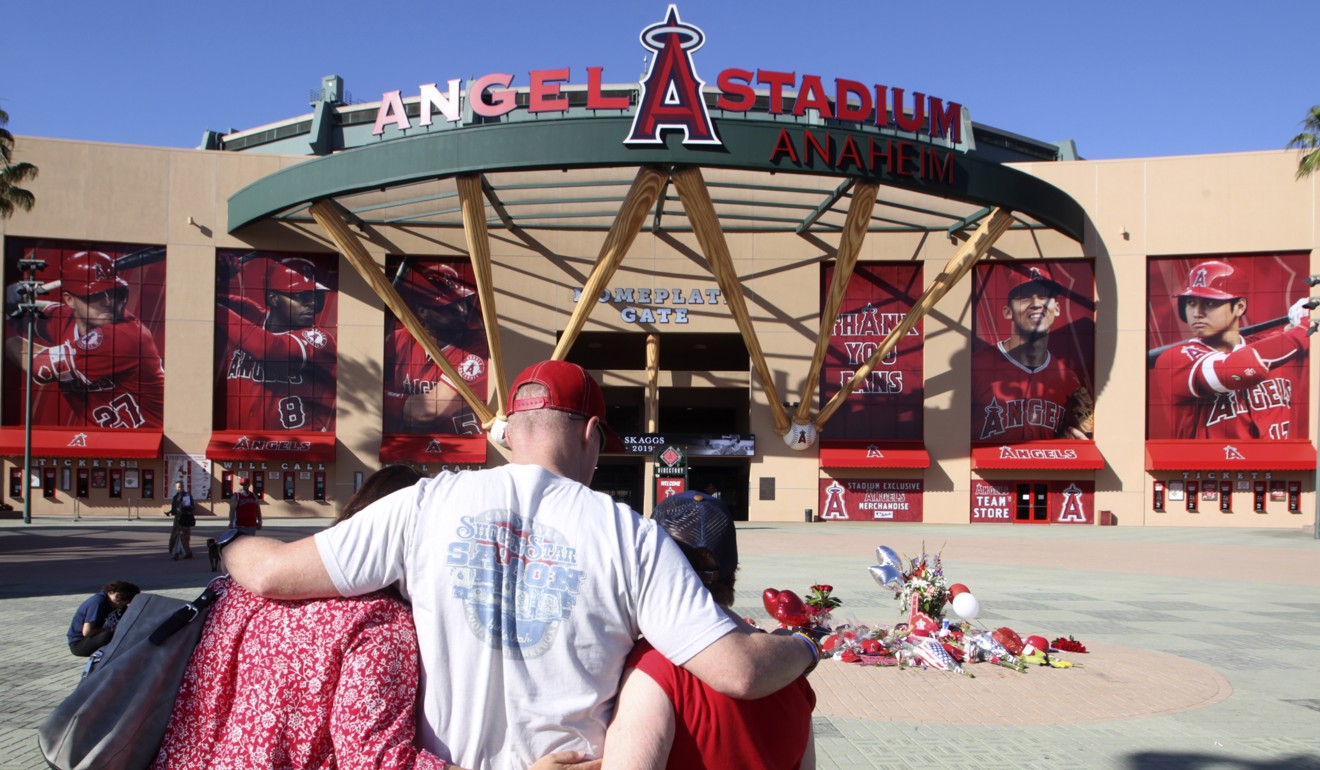 Los Angeles Angel mourners stand at a memorial to give their condolences for Tyler Skaggs at Angel Stadium in Anaheim. Photo: AP