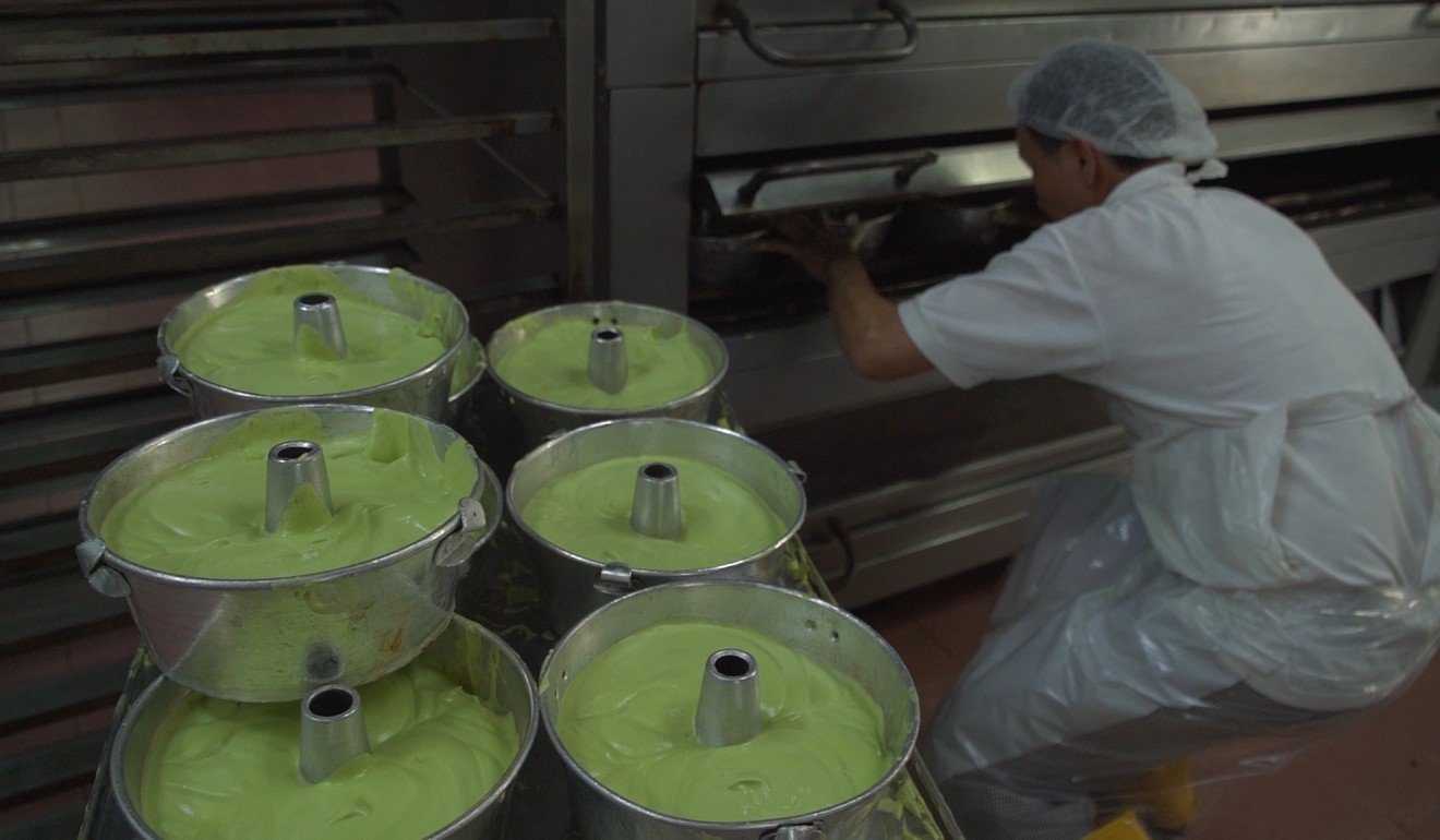 Pandan chiffon cakes being made at Bengawan Solo. Photo: Dayu Zhang