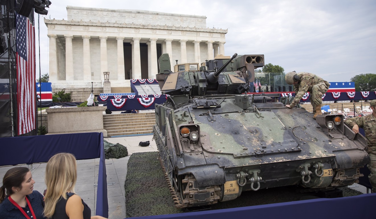 Soldiers work on a Bradley fighting vehicle on display in front of the Lincoln Memorial on Thursday. Photo: EPA-EFE/ERIK