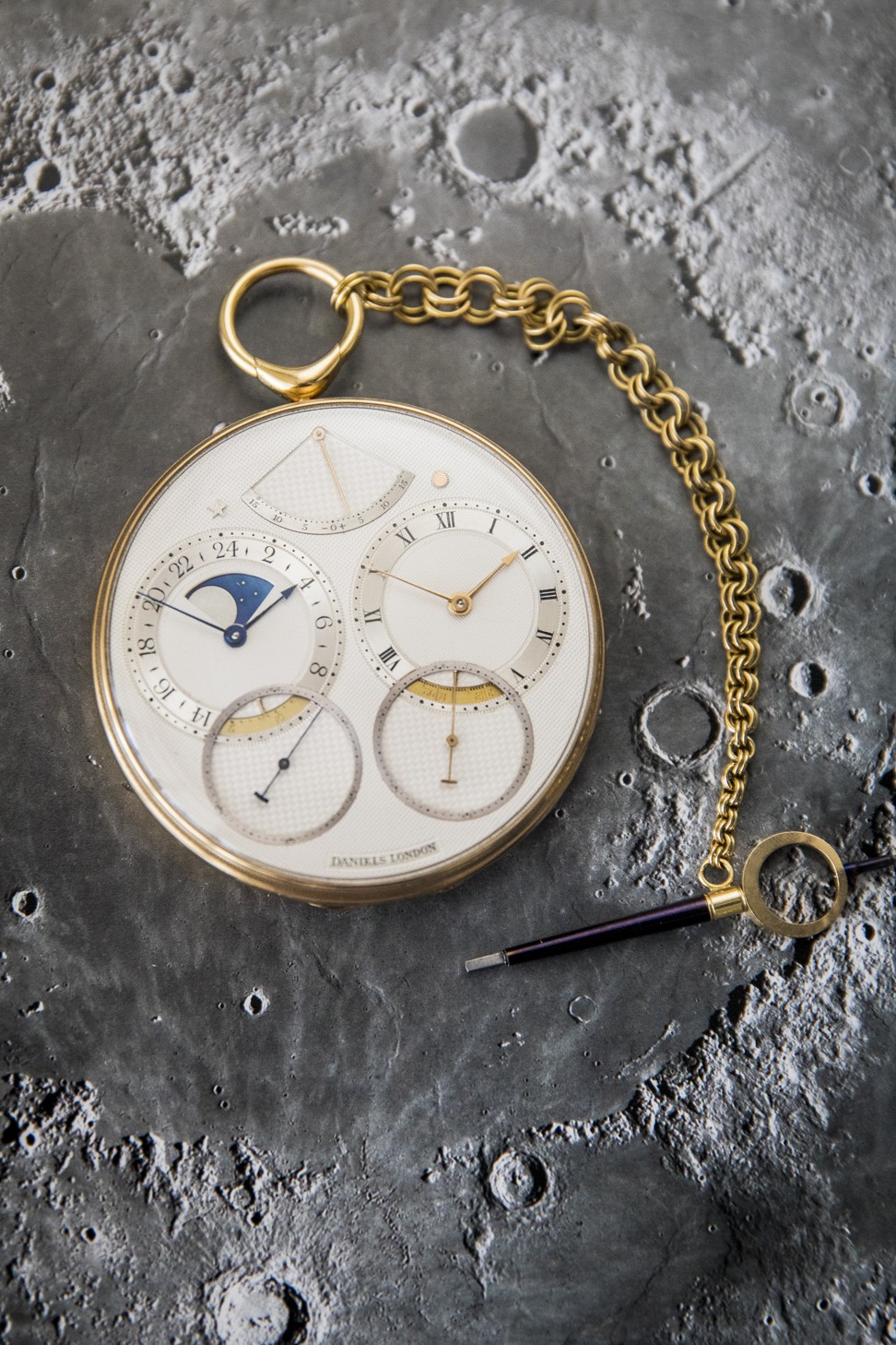 The Space Traveller I is a high complication pocket watch inspired by the Apollo 11 moon landing. It features solar and sidereal time, equation of time, moon phase and a double wheel escapement signature to George Daniel timepieces.