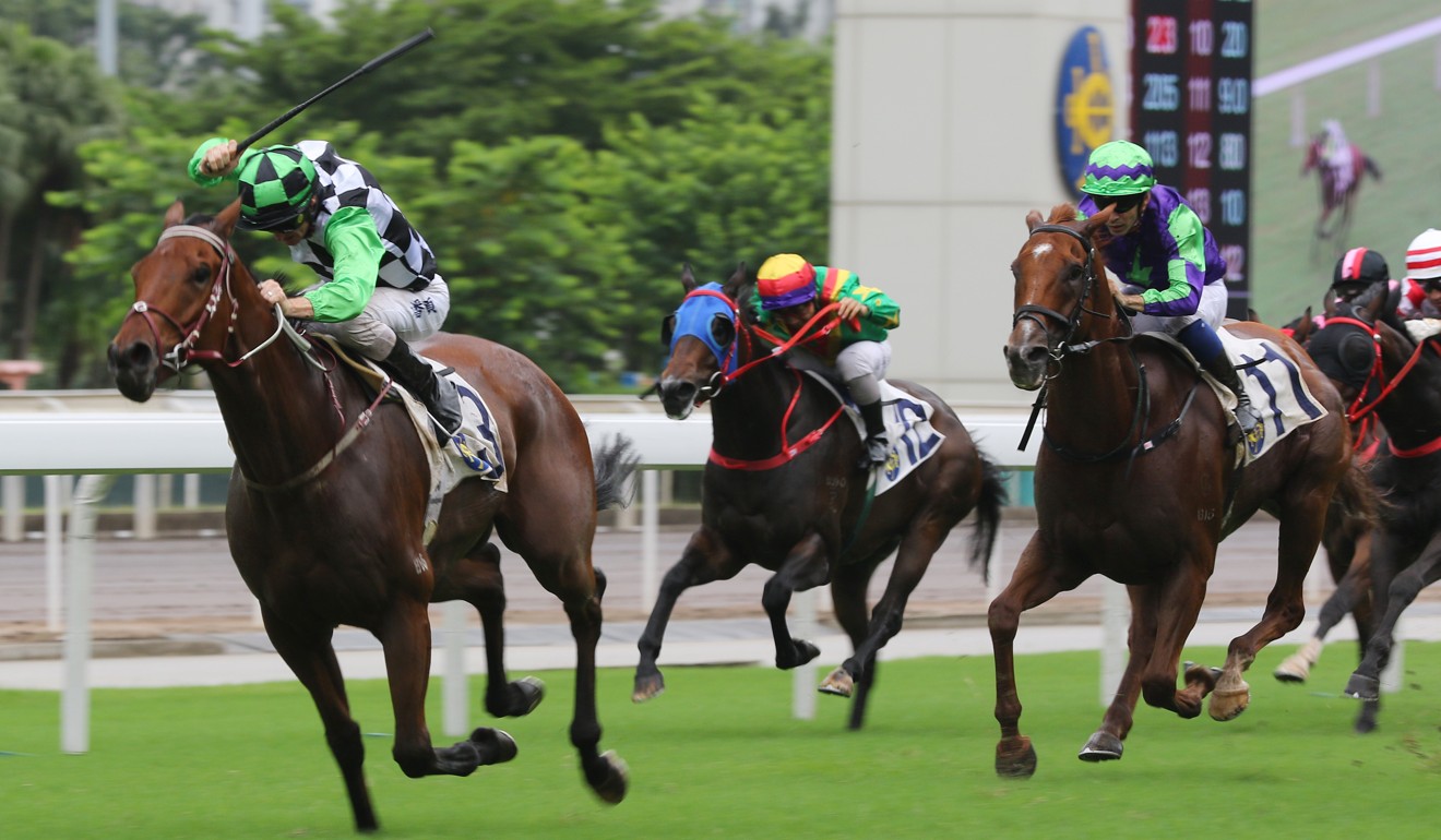 Zac Purton lifts Magic Success to victory at Sha Tin.