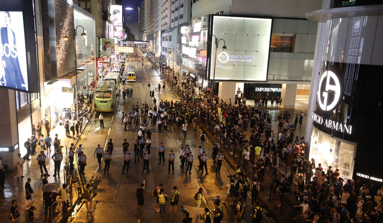 A number of protesters moved onto Canton Road after the march dispersed. Photo: Dickson Lee