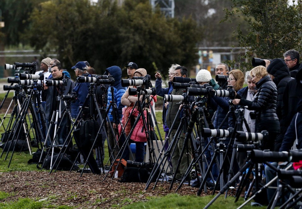 Photographers in Los Angeles get ready to capture the supermoon on January 20, 2019. Photo: AP