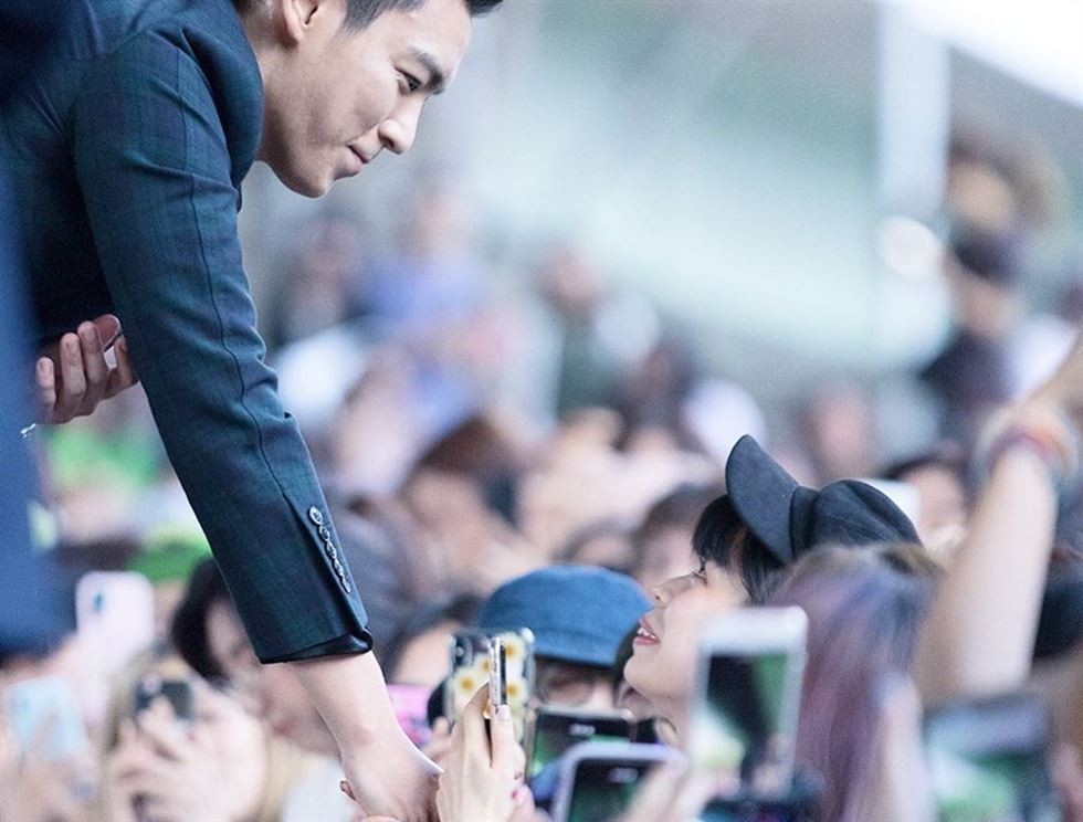 K-pop star T.O.P, who is a member of the boy band Big Bang, greets his fans in Seoul on Saturday after completing his compulsory military service. Photo: Instagram @choi_seung_hyun_tttop