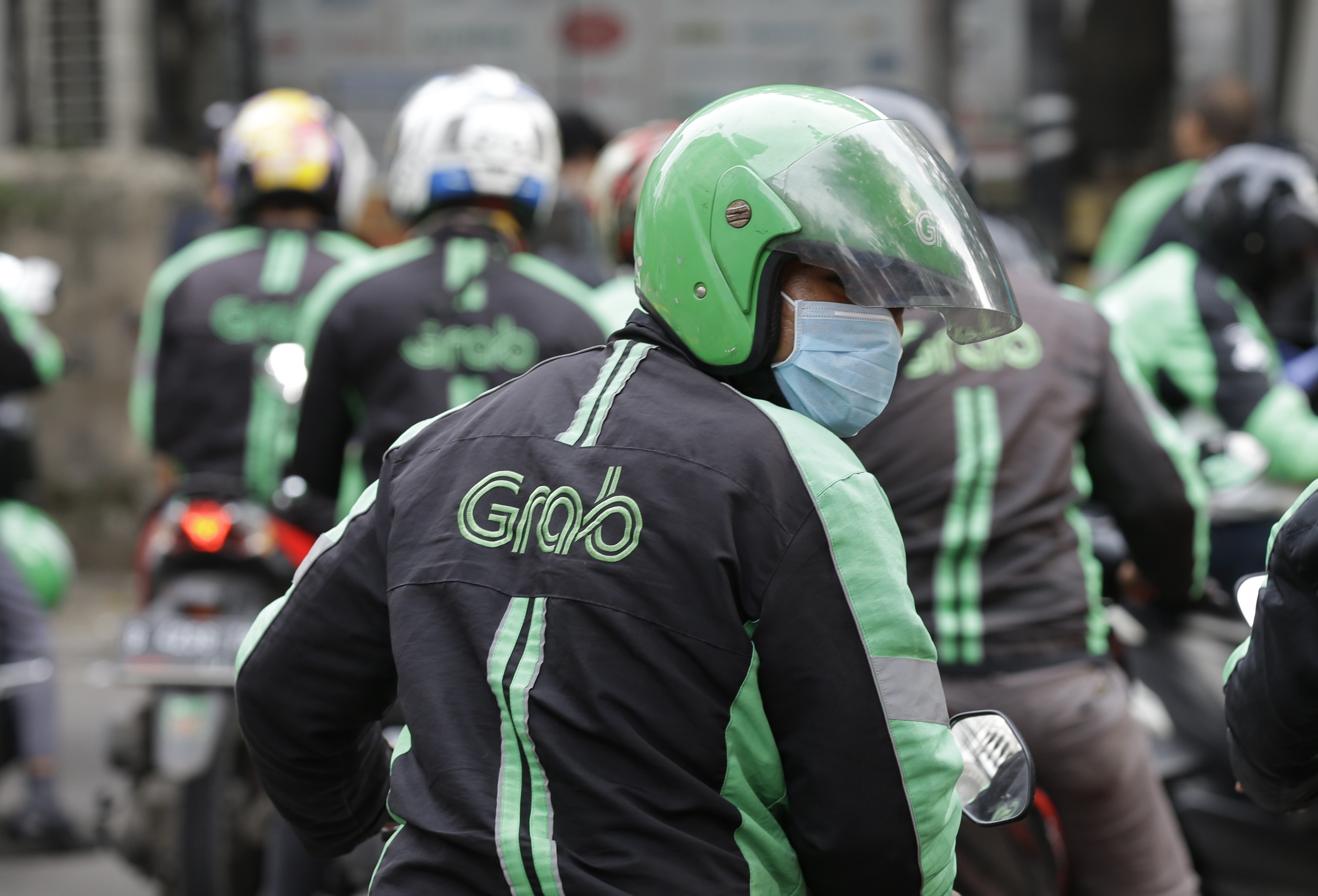 A GrabBike driver rides on his motorbike in Jakarta, Indonesia, Tuesday, March 13, 2018. Photo: AP
