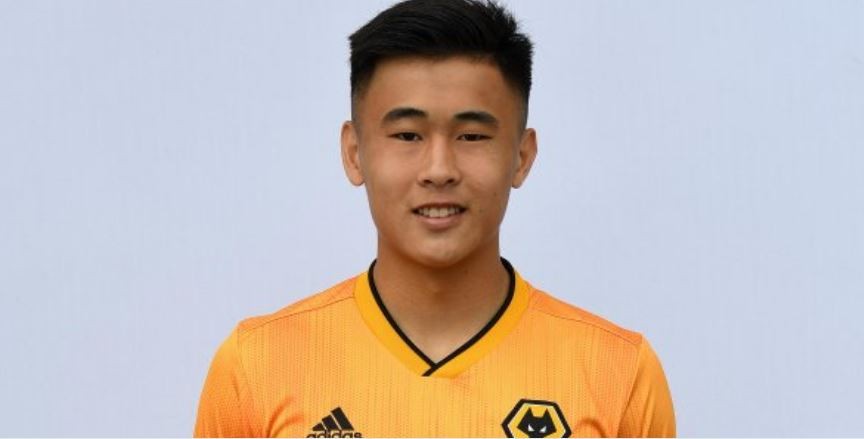 Tsun Dai poses in the kit of English Premier League side Wolverhampton Wanderers. Photo: Twitter/Wolverhampton Wanderers