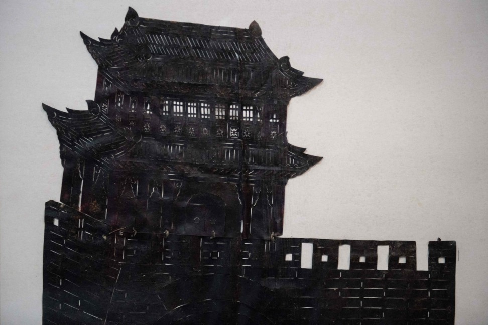 A mid-Qing dynasty era shadow puppet depicting a building gate. Photo: AFP