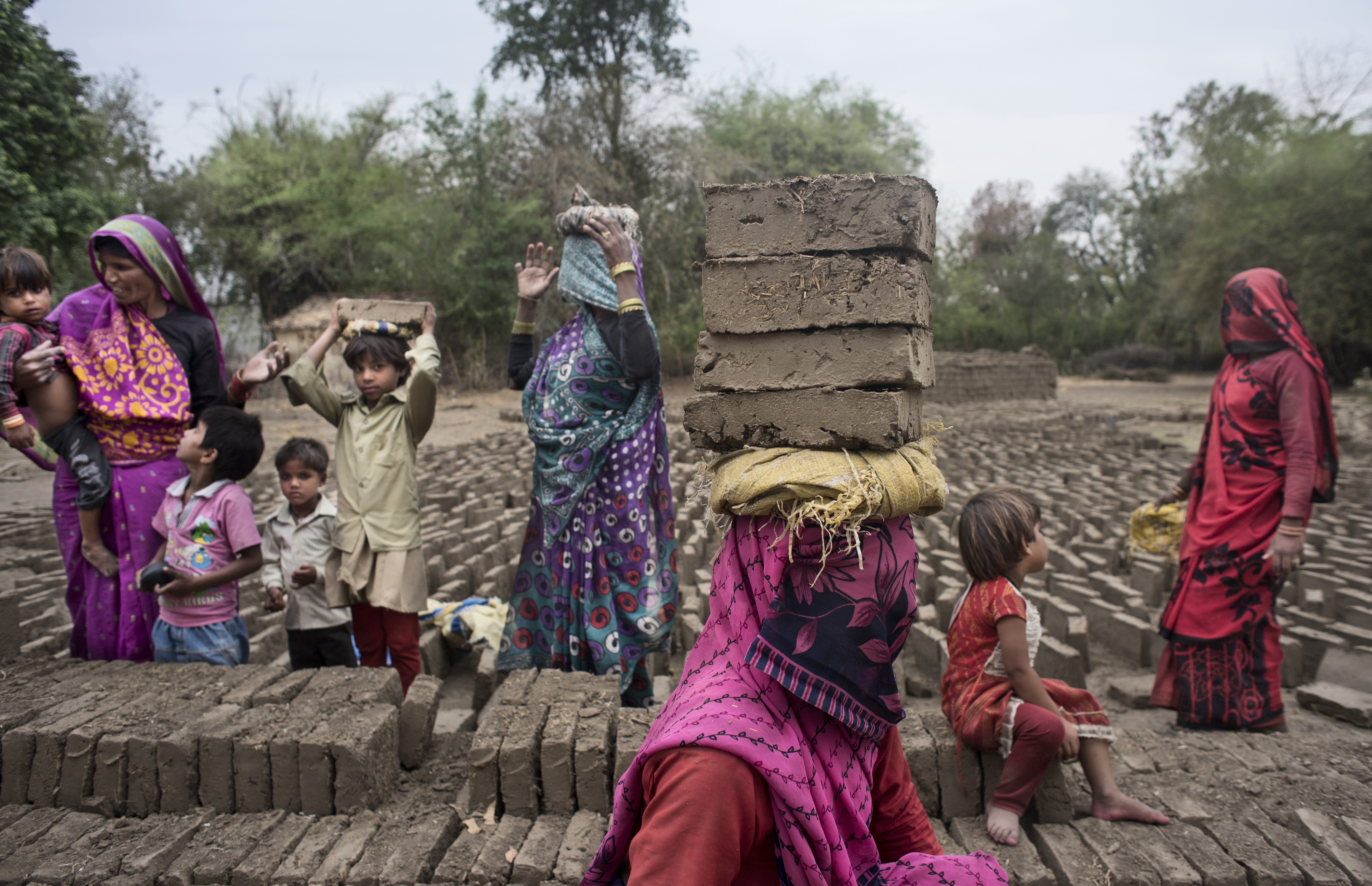 Women and children at a brick factory in Uttar Pradesh. Photo: Miguel Candela