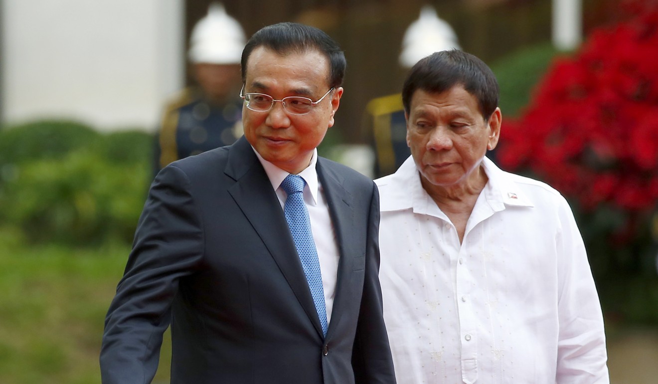 Chinese Premier Li Keqiang with Philippine President Rodrigo Duterte. Photo: AP