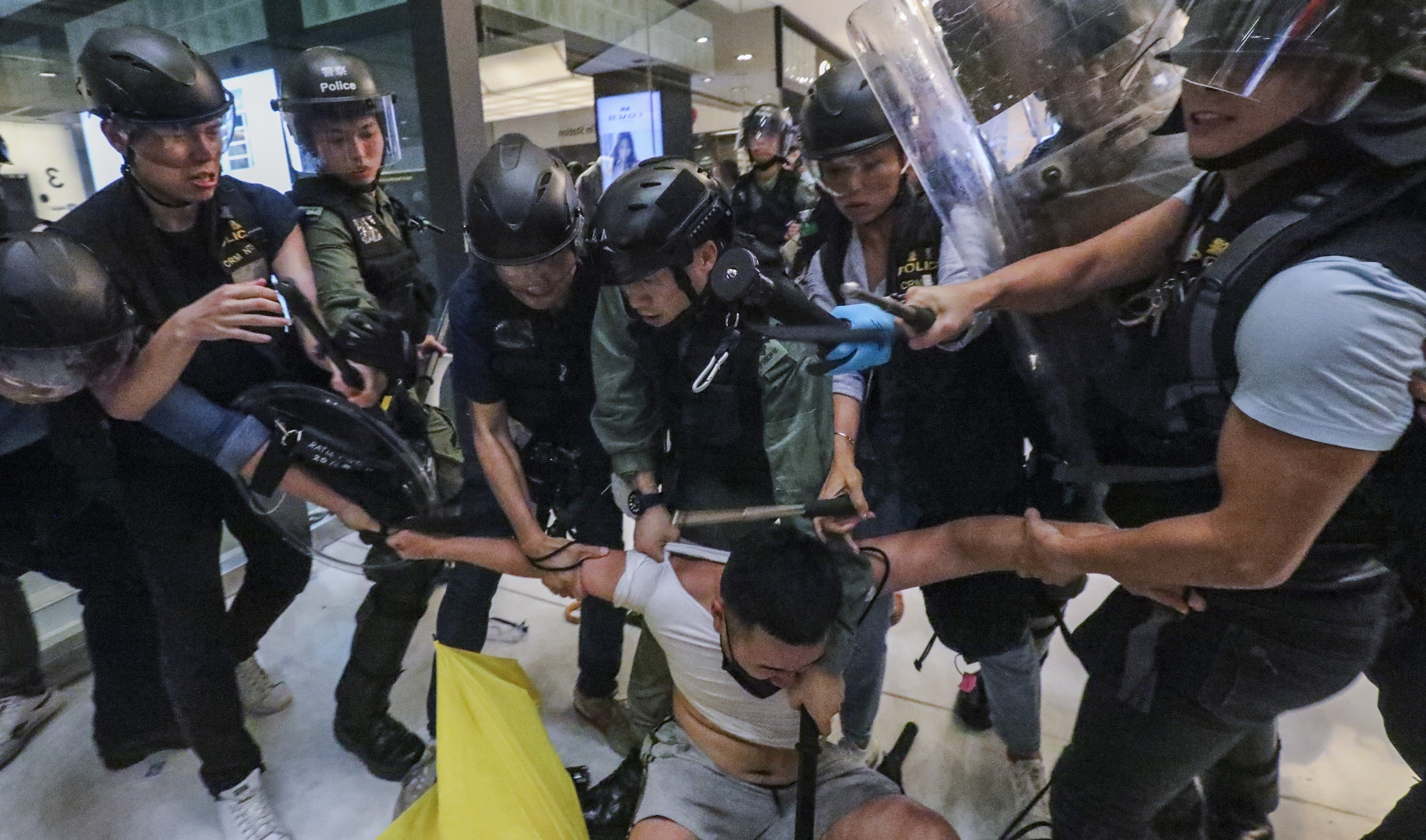 There were fresh outbreaks of violence in Hong Kong on Sunday, with the New Town Plaza mall in Sha Tin a focal point. Photo: Felix Wong