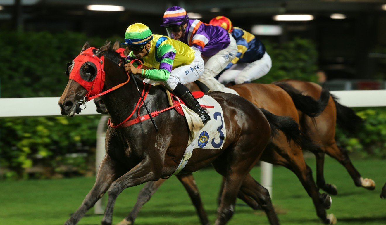 Clement Legend wins at Happy Valley under jockey Karis Teetan.