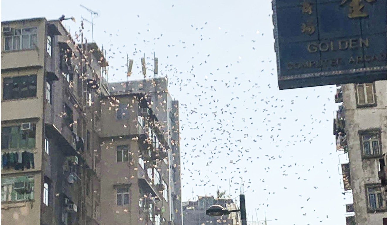Banknotes flutter to the ground in Sham Shui Po, one of Hong Kong’s poorest neighbourhoods. Photo: Facebook