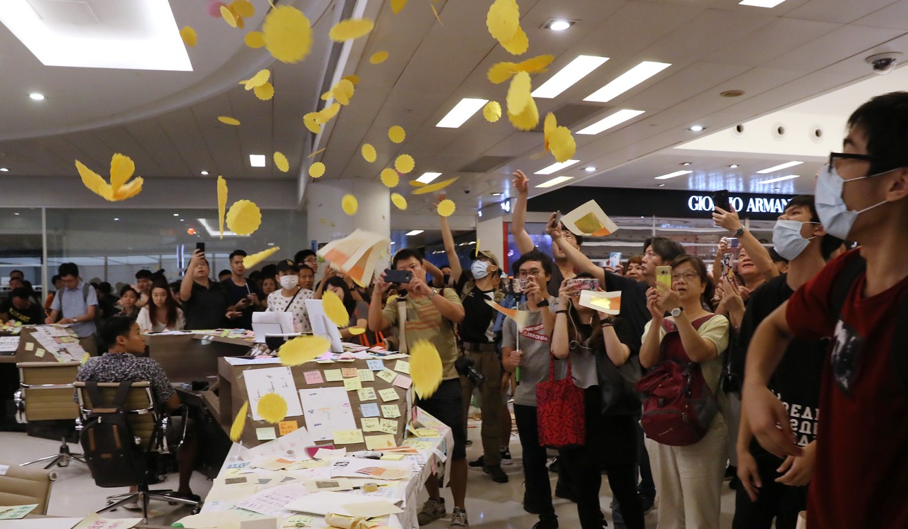 Protesters at the information desk of New Town Plaza in Sha Tin. Photo: K. Y. Cheng