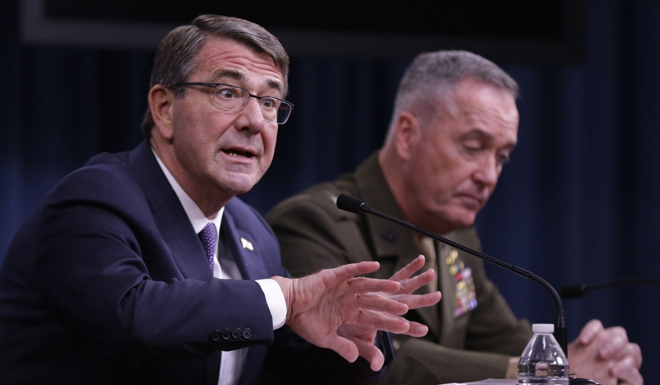 Former defence secretary Ash Carter (left) with Joint Chiefs Chairman General Joseph Dunford in March 2016. Photo: AP