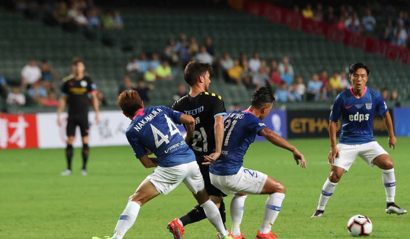 David Silva battles for the ball with Kitchee players. Photo: K.Y. Cheng