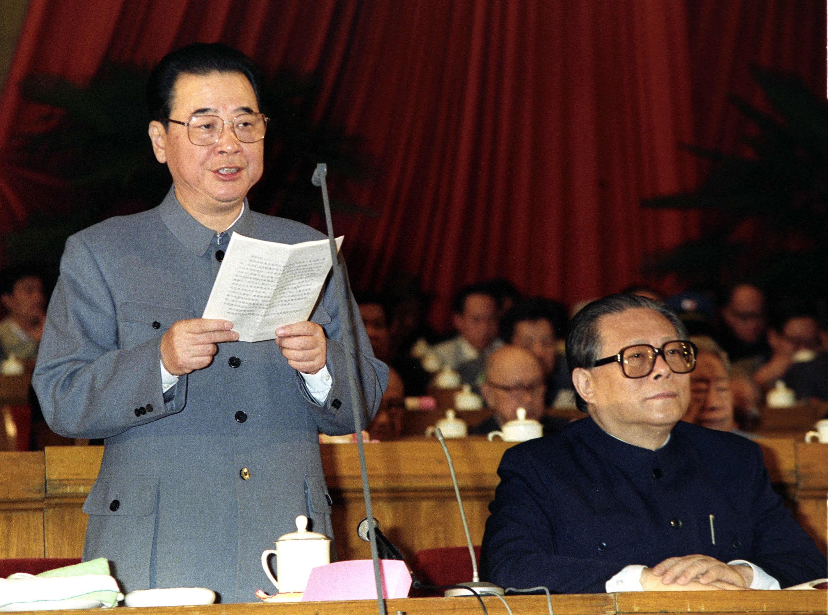 Li Peng (left) was photographed in 1989 with Jiang Zemin in the Great Hall of the People in Beijing. Li died on Monday at age 90. Photo: Kyodo