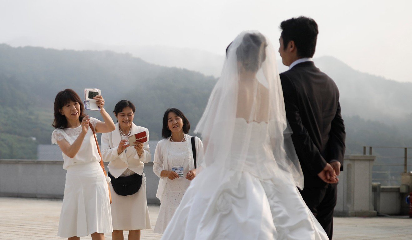 South Korea is offering incentives to encourage marriage among young people. Photo: Reuters