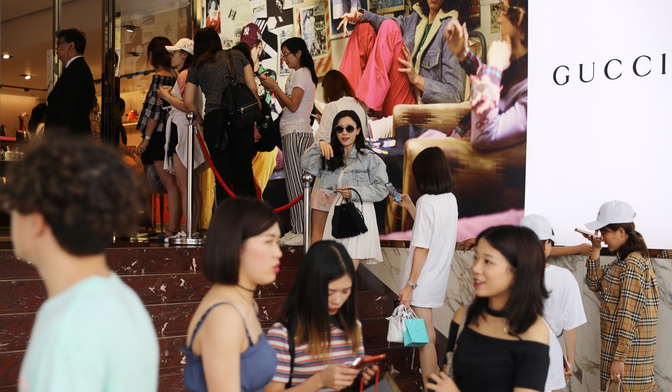 Mainland tourists queue for access to luxury boutiques in the Hong Kong fashion district Tsim Sha Tsui on July 31, 2018. Photo: Sam Tsang