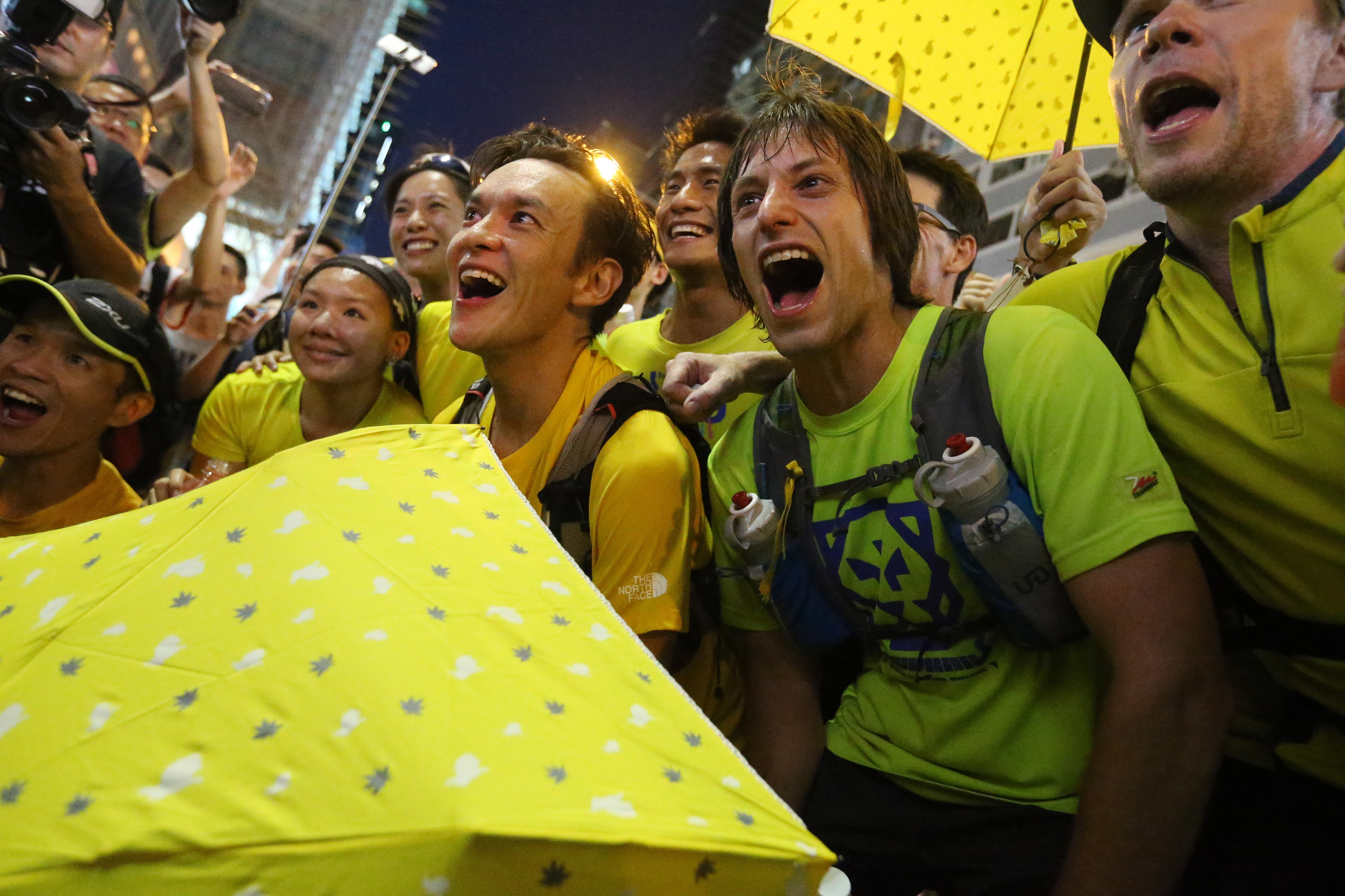 John Ellis (left) and Andrew Dawson arrive at Mong Kok as they run an ultramarathon to support pro-democracy protests in 2014. They have echoed that run for solidarity for the recent protests. Photo: K.Y. Cheng