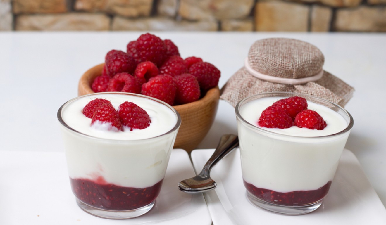Skyr is served with cream and berry jam. Photo: Shutterstock