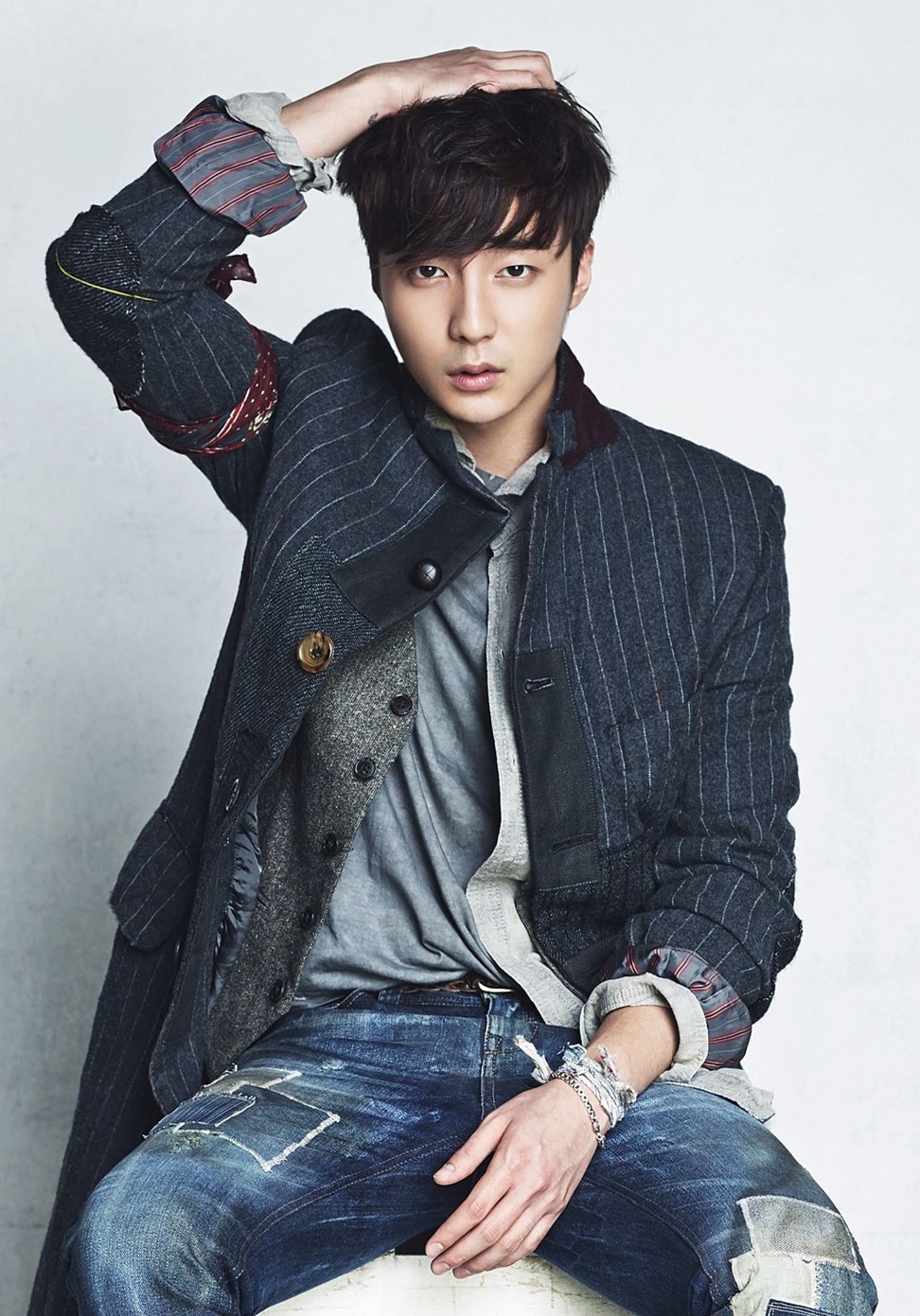Roy Kim is being investigated for allegedly sharing explicit photos in a group chat.