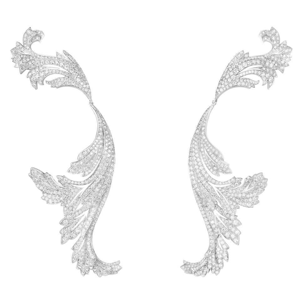 Feuilles d’Acanthe earrings pendants set with diamonds, in white gold