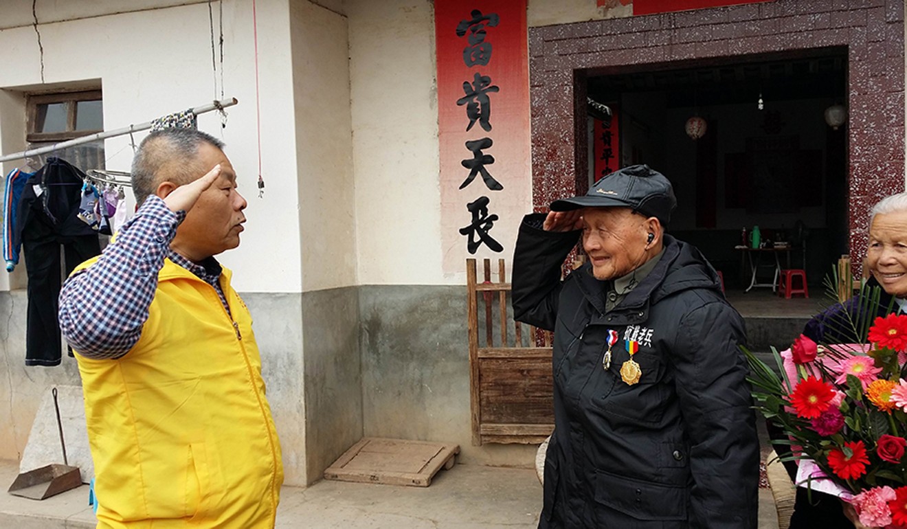Li Jianhua (left) is pictured with a war veteran in 2018. Photo: Guangdong Weihua Group