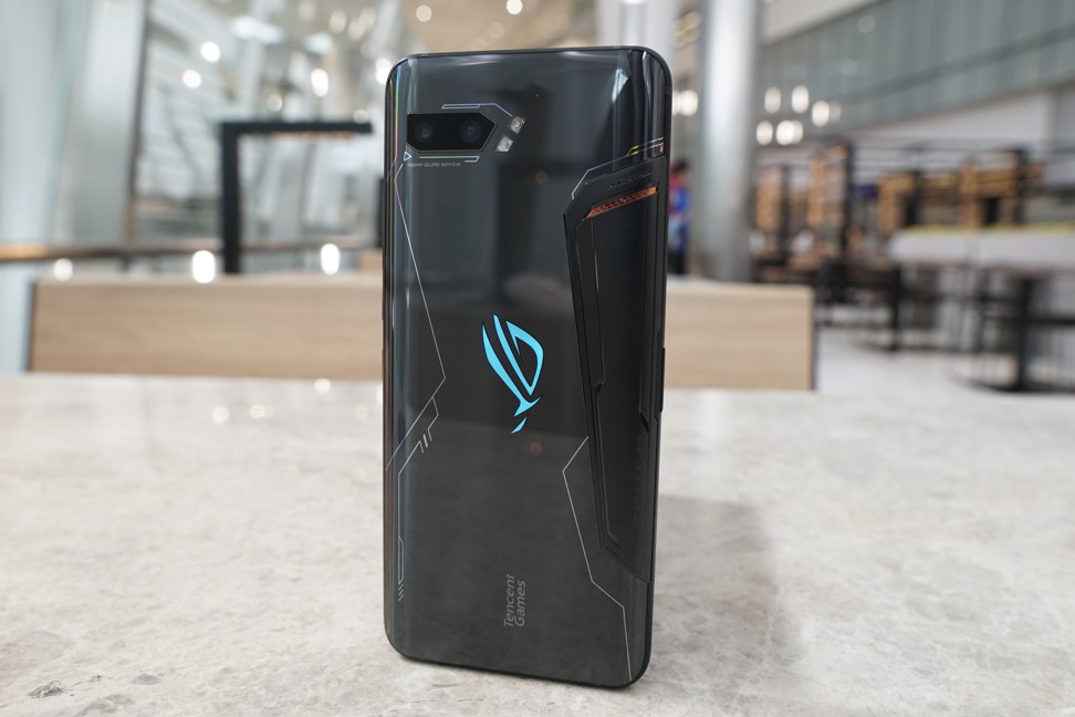 The back of the Asus ROG Phone 2 is mostly made of glass, with a small aluminium strip for aesthetics. Photo: Ben Sin