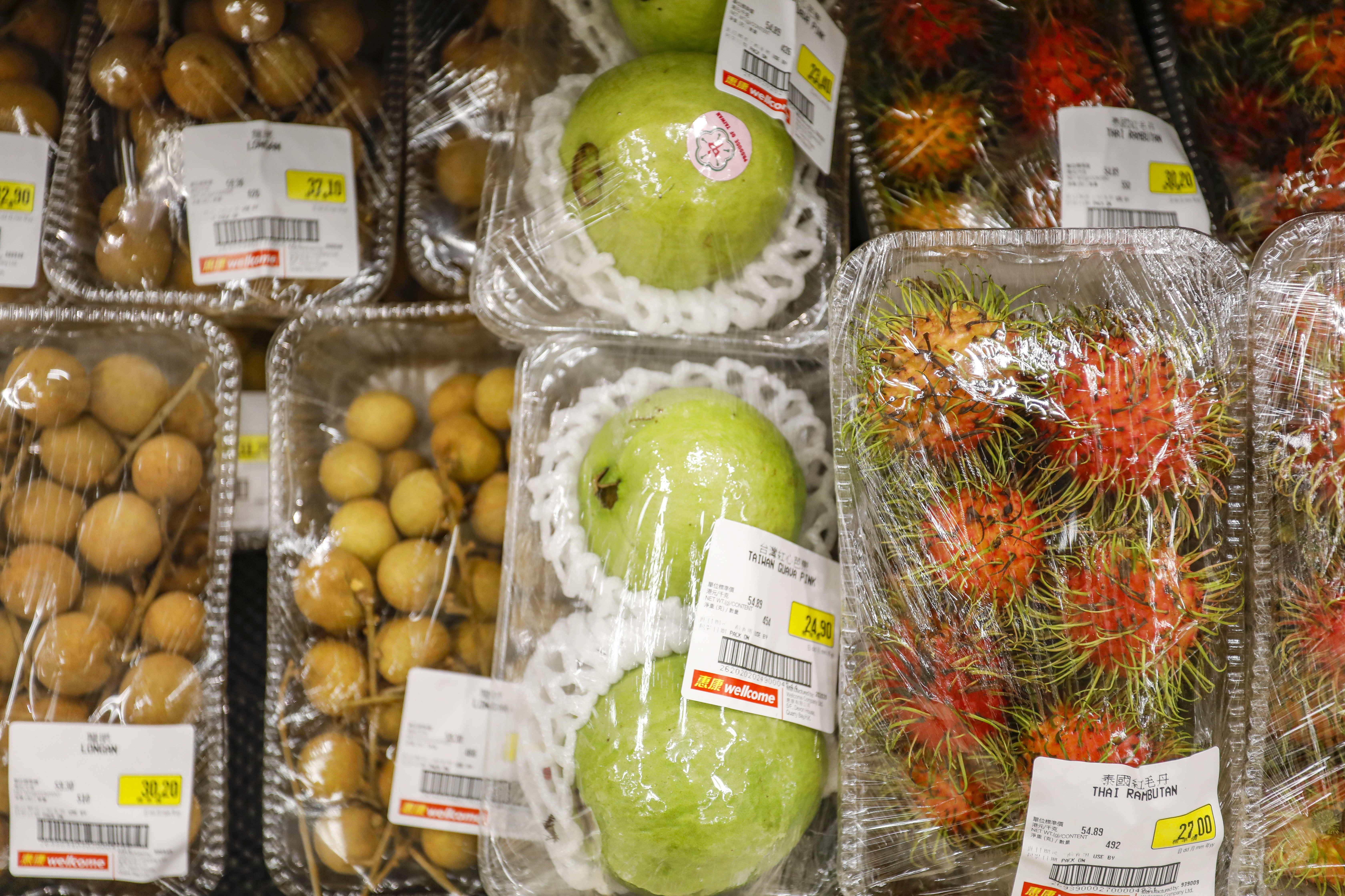 The survey Greenpeace ran in April this year revealed 70 per cent Hong Kong consumers preferred shopping in plastic-free supermarkets. Photo: Tory Ho