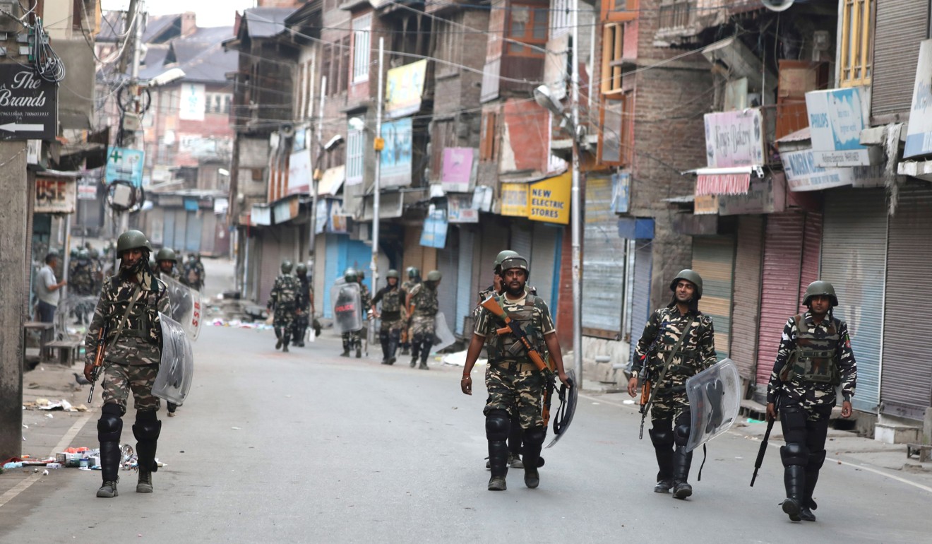 Indian paramilitary soldiers patrol during curfew in Srinagar, the summer capital of Indian Kashmir. Photo: EPA-EFE