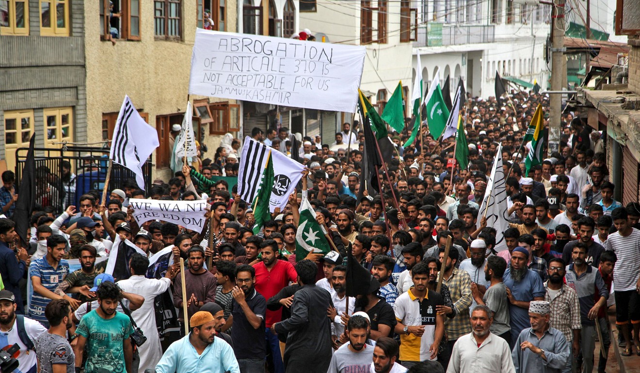 In this photo taken on August 9, 2019, Kashmiri Muslims shout pro-freedom slogans during a protest in Srinagar. Photo: AFP