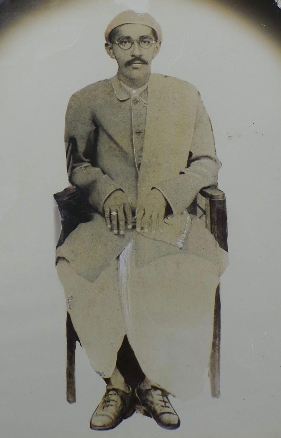 Lal Hardasani’s father Dipchand Chuharmal Hardasani wearing traditional Sindhi pyjamas, shirt and jacket in 1937.