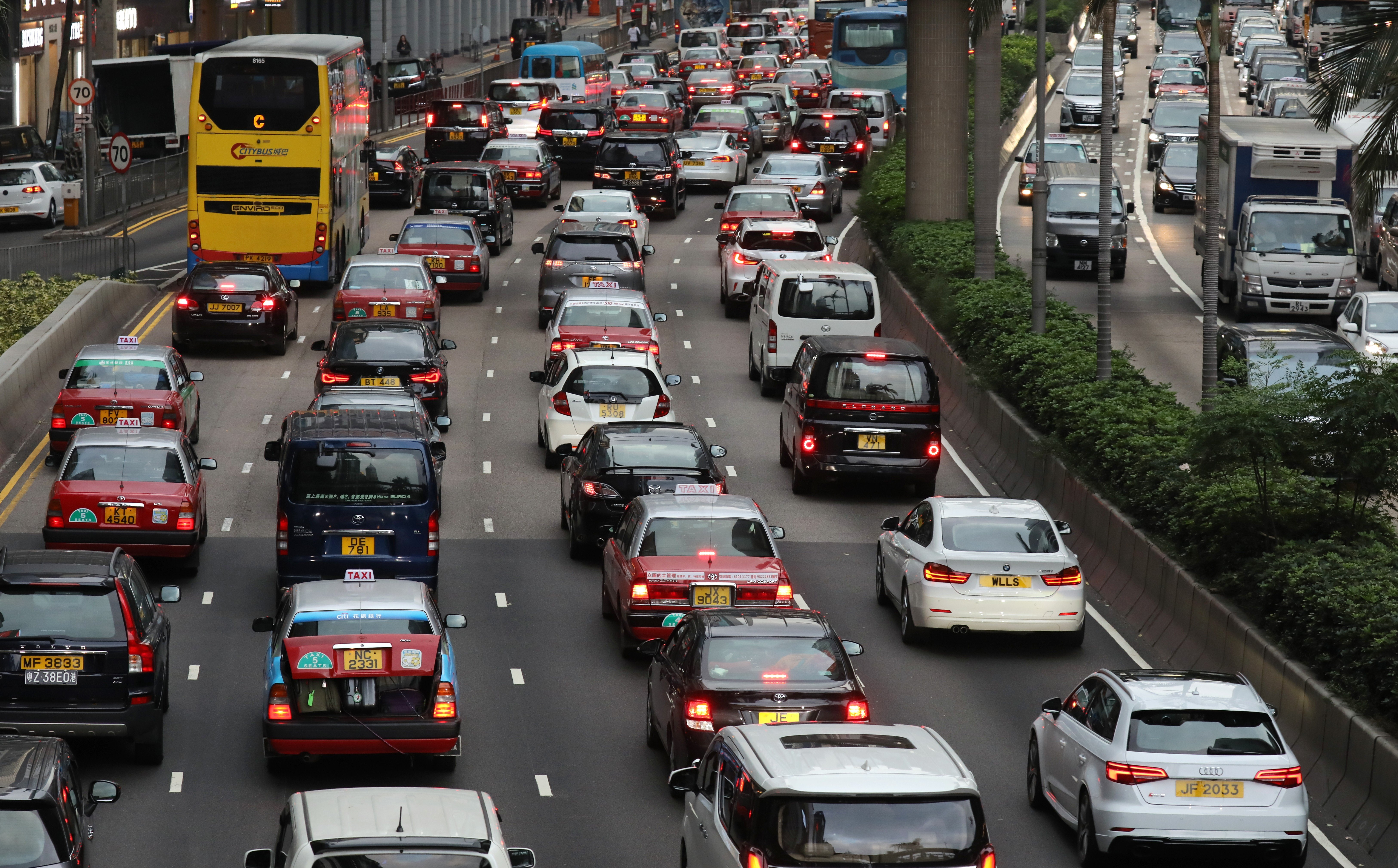 Bumper-to-bumper traffic on Gloucester Road in Wan Chai. Photo: Dickson Lee