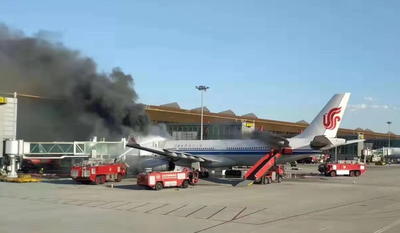 Загорелся самолет в токио. Air China в Шереметьево. Горящие самолеты. Аэропорт горит.