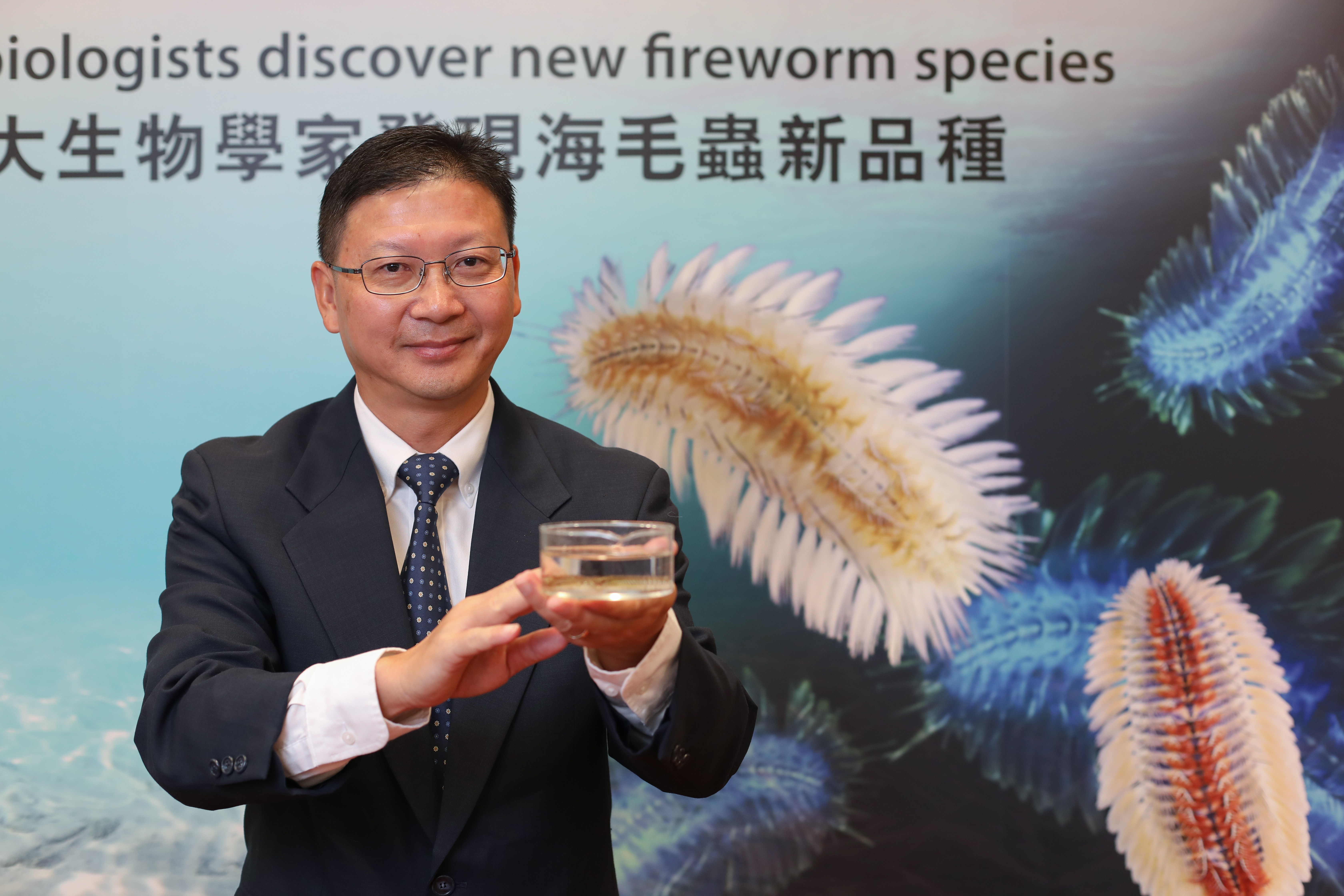 Baptist University biologist Qiu Jianwen discusses the discovery of a new fireworm species called Chloeia bimaculata. Photo: Xiaomei Chen