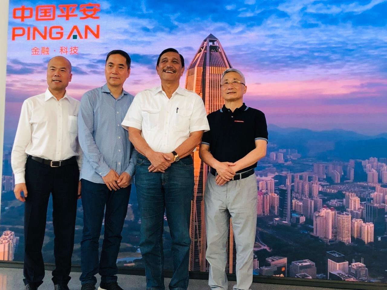 Luhut Binsar Panjaitan (2nd from right) meets with Ping An officials in Shenzhen, China. Photo: Twitter