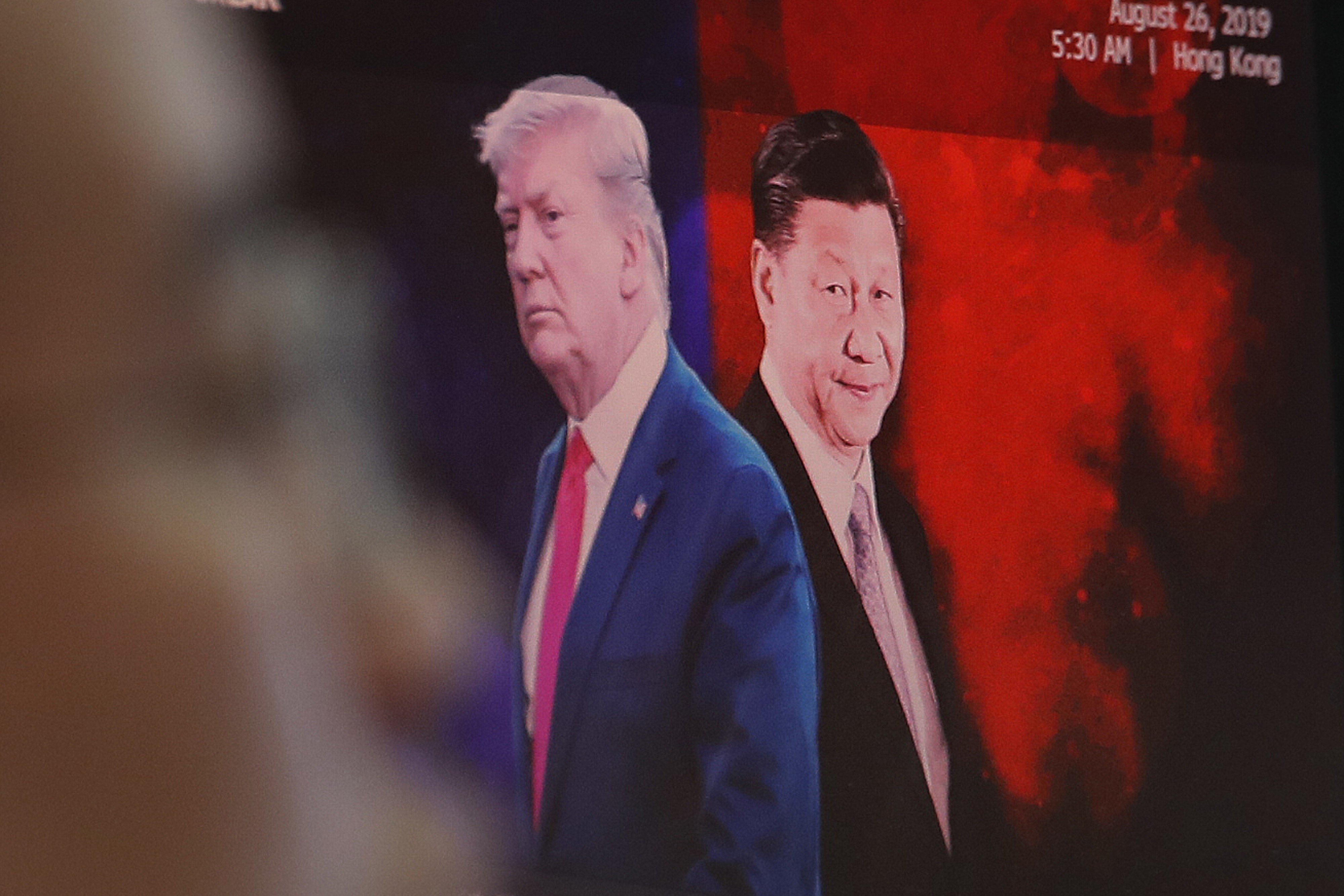 Images of US President Donald Trump and Chinese President Xi Jinping on the computer screen of a currency trader at a bank in Seoul, South Korea, on August 26. Asian shares tumbled on that day, after the latest escalation in the US-China trade war renewed uncertainties about global economies. Photo: AP