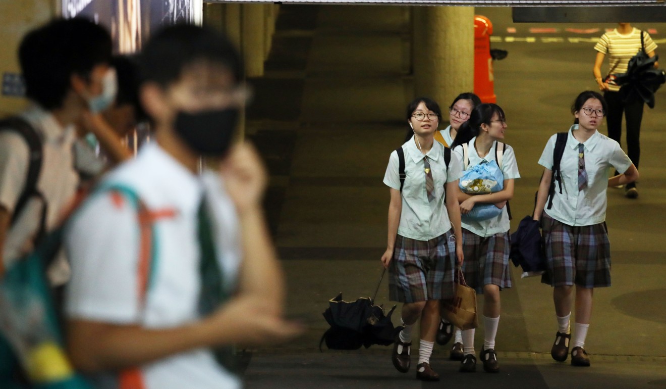 Pupils arrive at Edinburgh Place on Monday. Photo: Nora Tam