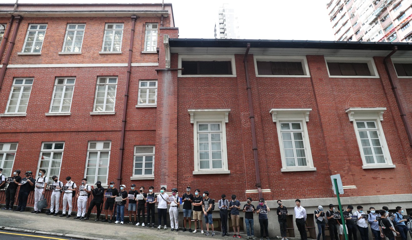 Alumni and pupils from the elite King’s College in Mid-Levels forming a human chain at the school on Thursday morning. Photo: Handout