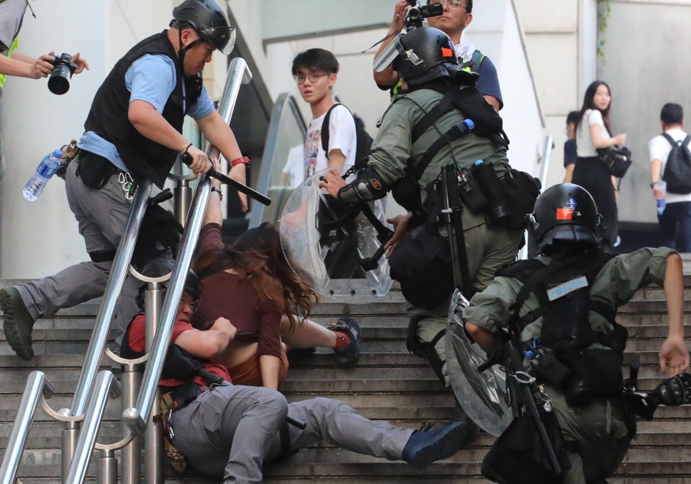 Riot police arrest a woman outside a shopping mall in Tung Chung. Photo: Felix Wong