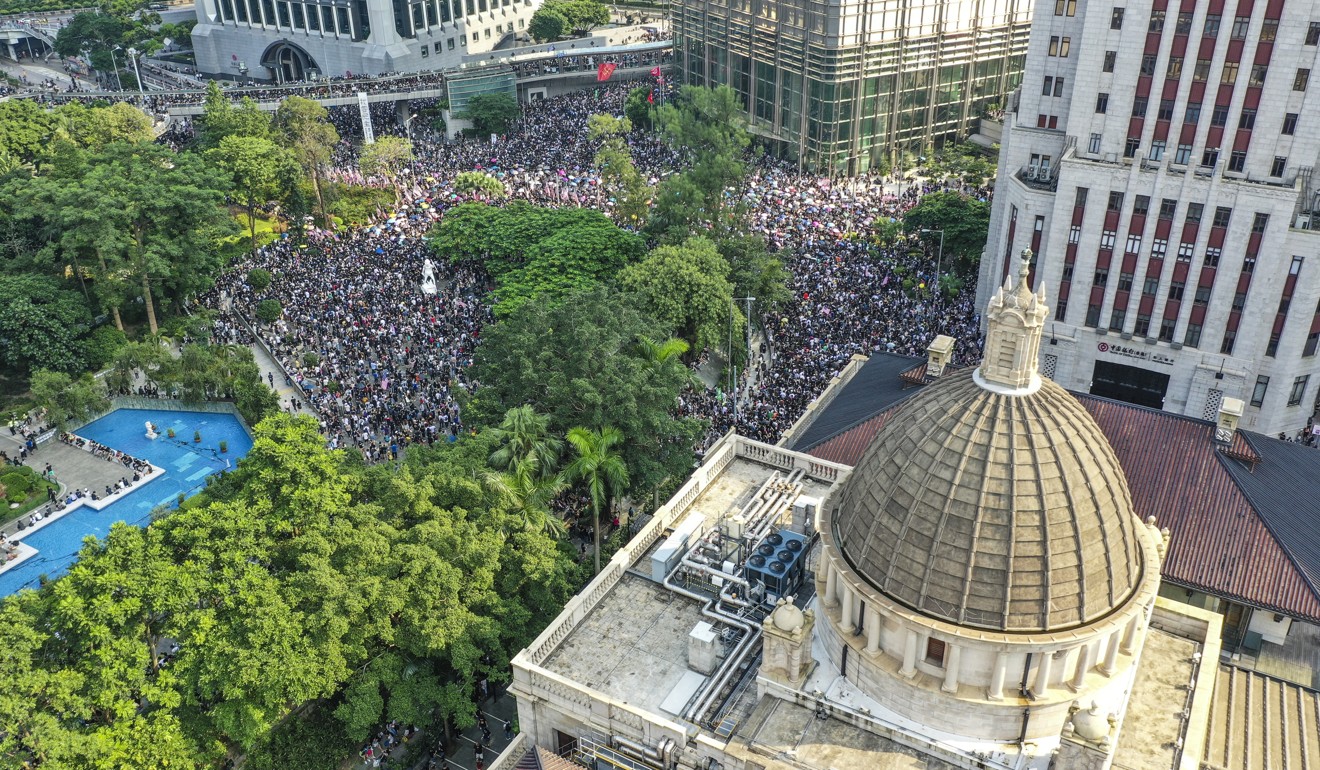 Thousands of demonstrators march, calling for the US government to pass the Hong Kong Human Rights and Democracy Act. Photo: Roy Issa