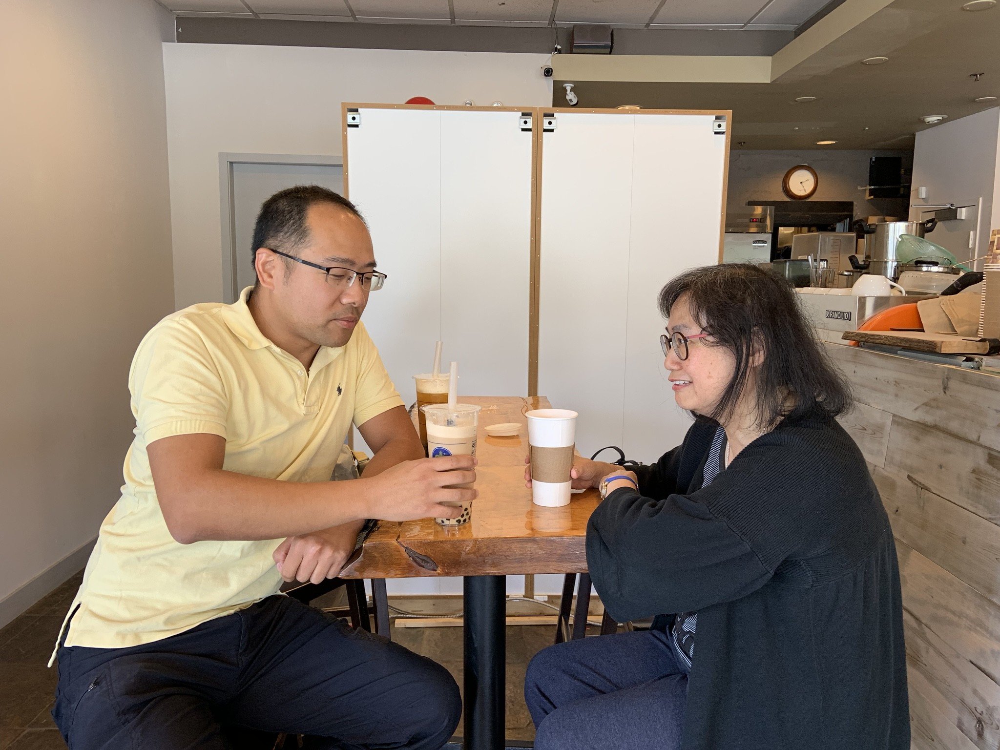 Pro-China protester Victor Feng and Hong Kong democracy activist Fenella Sung, at Vancouver's Bubble Queen cafe. Photo: Ian Young